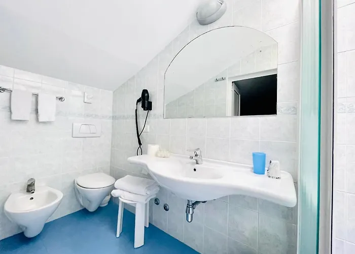 Tirsus ベラーリア・イジェア・マリーナ